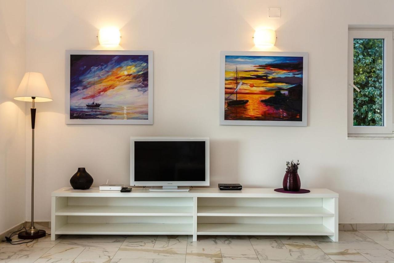 Apartments Adria Malinska Kültér fotó