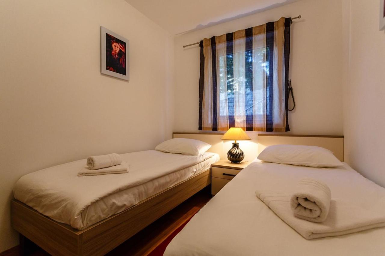 Apartments Adria Malinska Kültér fotó