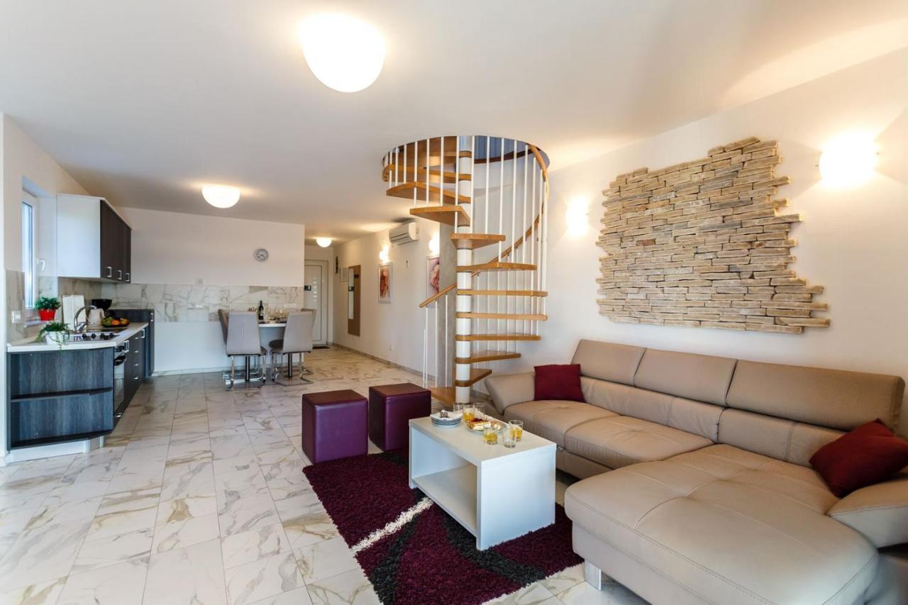 Apartments Adria Malinska Kültér fotó