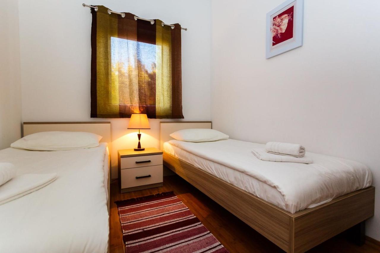 Apartments Adria Malinska Kültér fotó